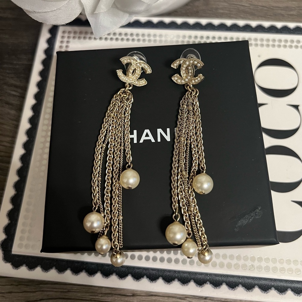 CHANEL Gold Faux Pearl CC Chain Drop Dangle Earrings